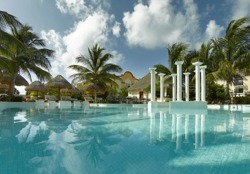 Grand Palladium Kantenah Pool